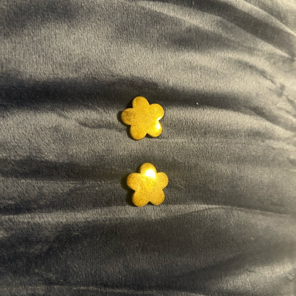 KEP Designs Large Gold Flower Stud Earrings